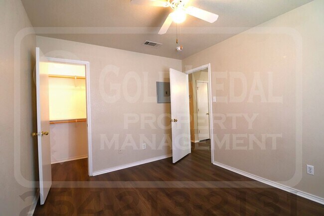 Building Photo - 1708 Spring Rose Cir
