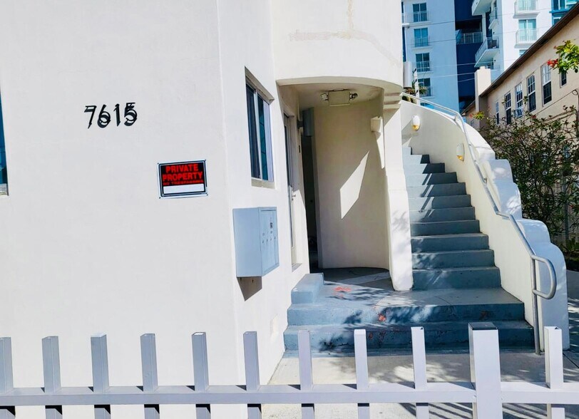Building Photo - 7615 Harding Ave