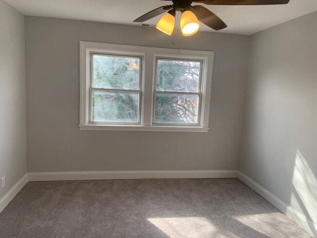 Building Photo - West Baltimore 4 Bedroom 1.5 Bathroom Town...