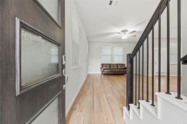 Building Photo - 16107 Hilltop Oak Dr