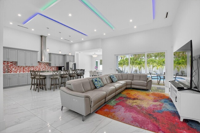 Building Photo - 711 NE 6th St