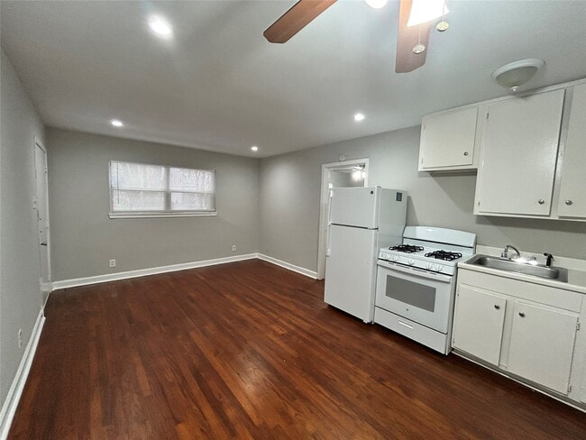 Building Photo - 4207 Mt Vernon St