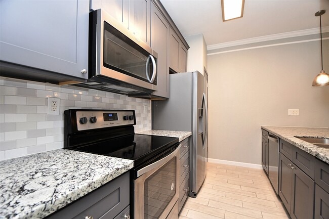 Building Photo - 382 Wilcrest Dr