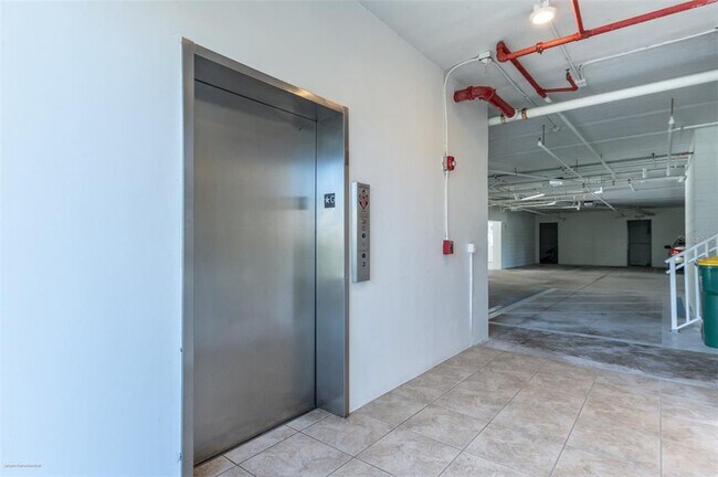 Building Photo - 8581 Amberjack Cir