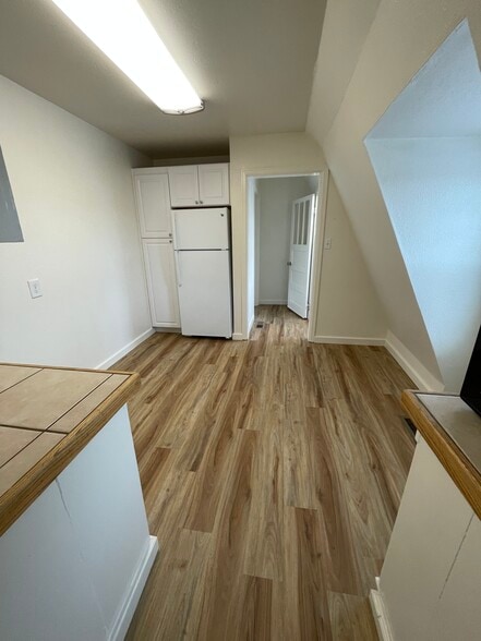 Building Photo - 141 7th Ave N