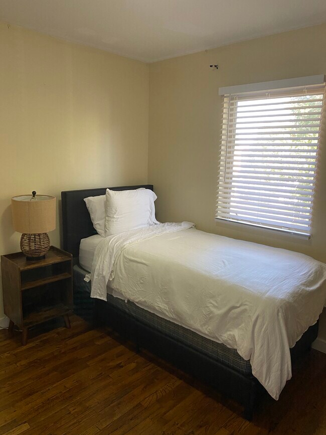 Bedroom 2 - 561 Formwalt St SW