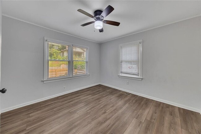 Building Photo - 845 Oak St NW