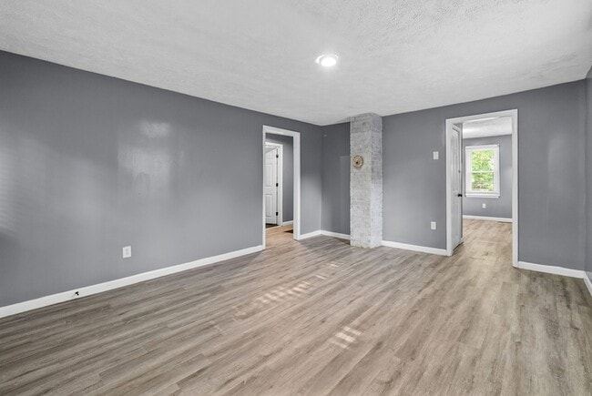 Building Photo - 715 Elder St