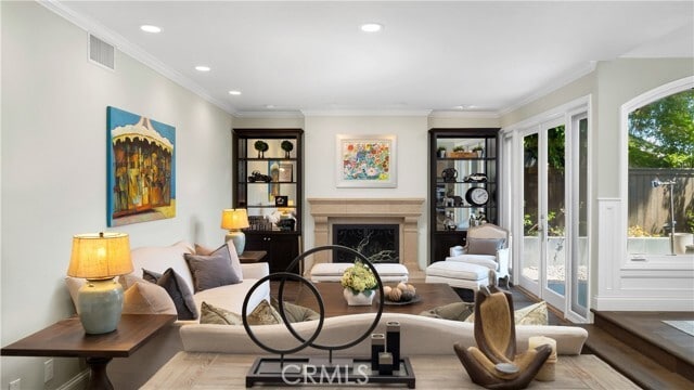 Building Photo - 10 Flintridge
