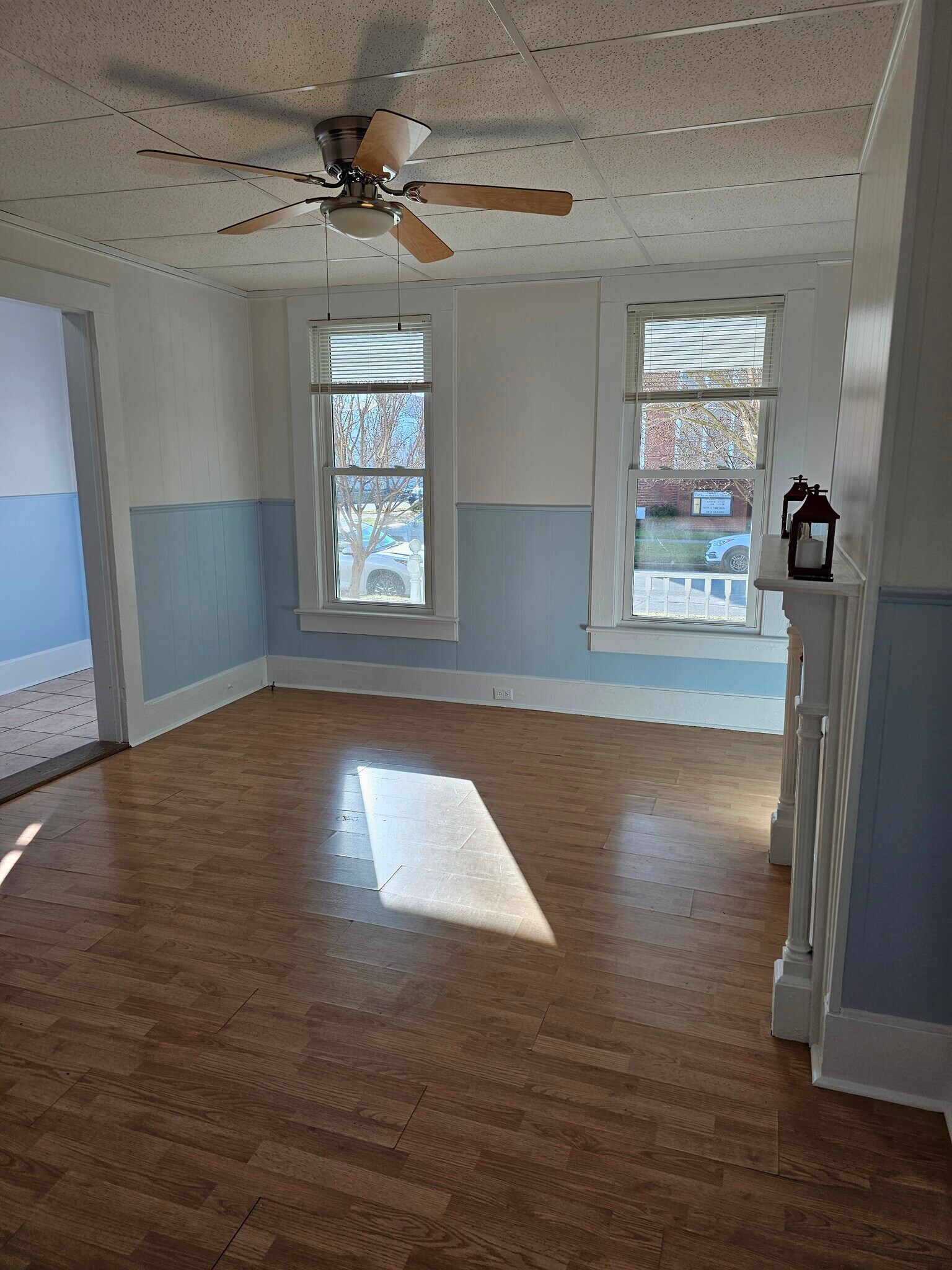 Living room side view - 421 Tazewell Ave