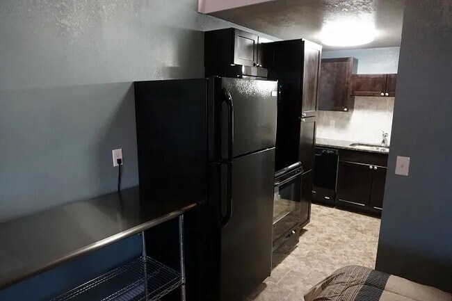 Building Photo - 1708 N Riverfront Dr