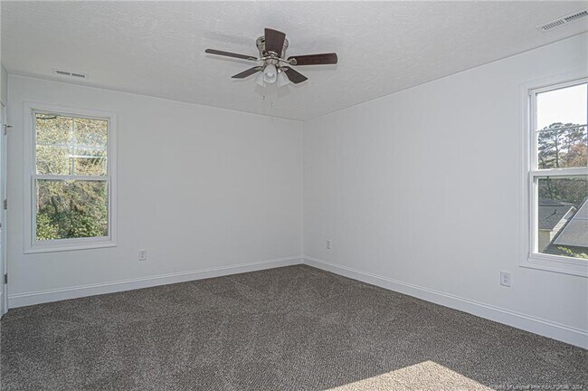 Building Photo - 907 Rochester Dr
