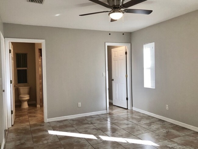 Building Photo - Experience this Large Cape Coral 3 bedroom 2 bath duplex with 1 car garage and screened in lanai.