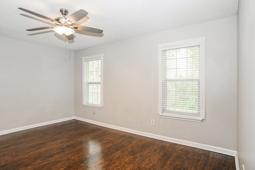 Building Photo - 9552 Glenn Abbey Way