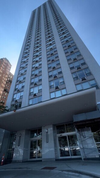 Primary Photo - 1550 N Lake Shore Dr