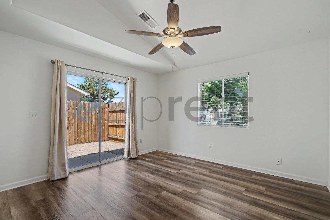 Building Photo - Unit D