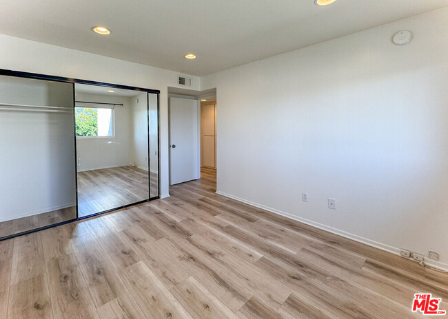 Building Photo - 11730 Moorpark St