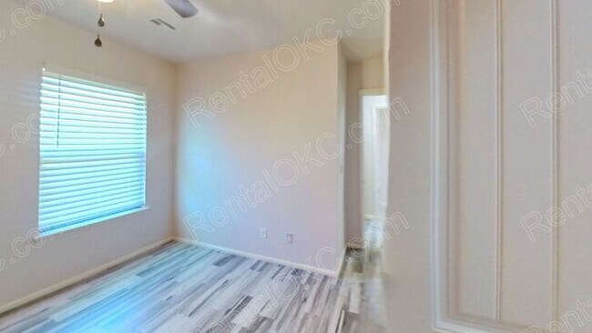 Building Photo - Great 3 bed 2 Bath on the West side.