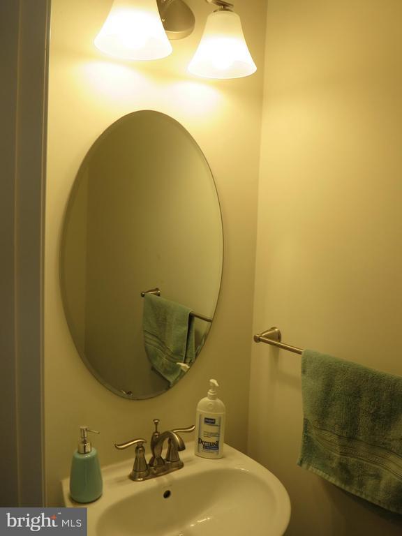 Building Photo - 1710 Featherstone Rd