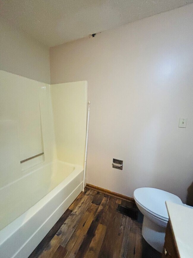 Building Photo - Deposit Special !