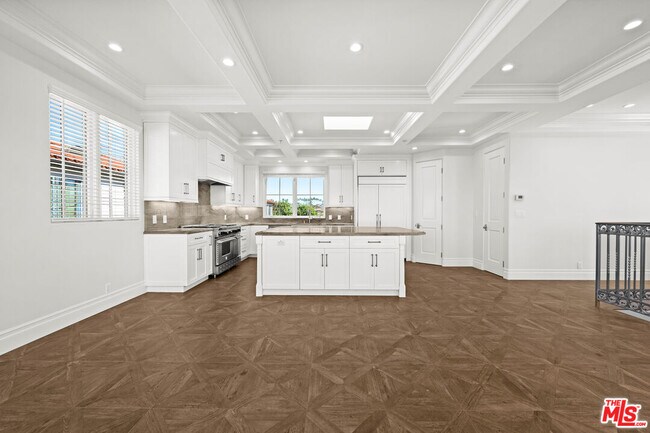 Building Photo - 816 S Catalina Ave