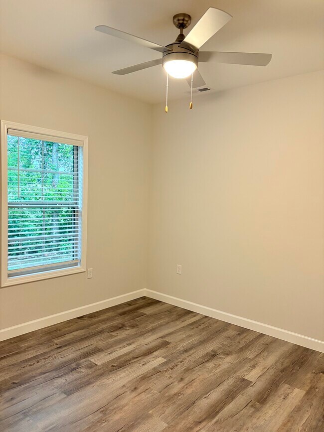 Building Photo - 943 Rodeo Ln