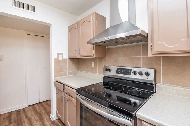 Building Photo - 6806 Gettysburg Dr