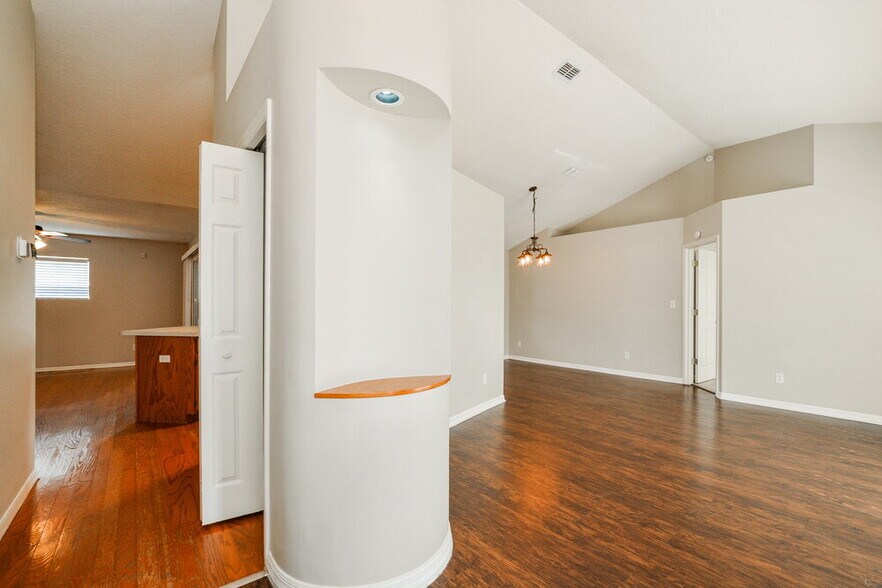 Building Photo - 4803 Jeanette Ct