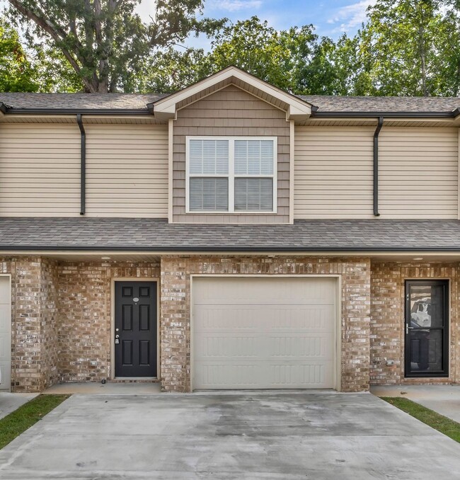 Building Photo - 135 Country Ln