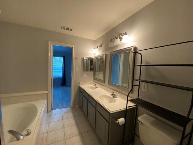 Building Photo - 38 Musgrove Pl