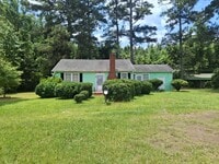 Building Photo - Quiet Country Living