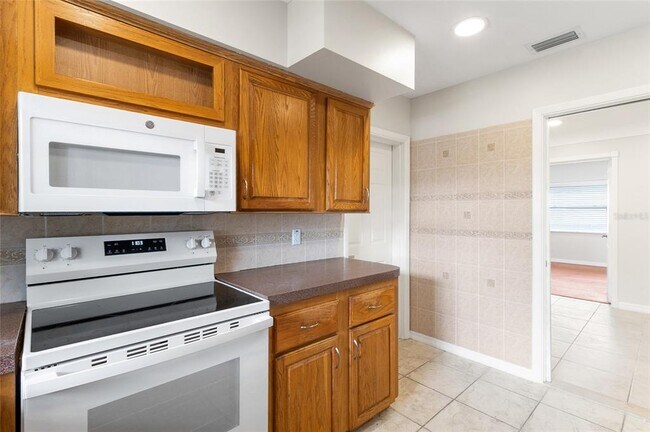 Building Photo - 1966 Sandra Dr