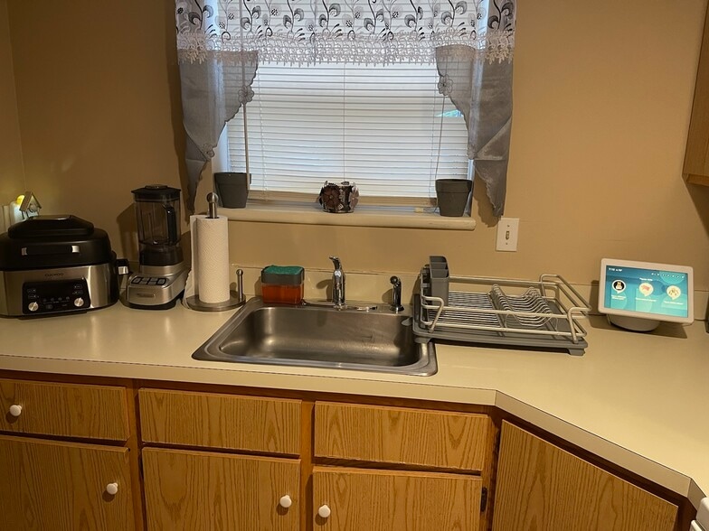 part of kitchen - 1417 Quinnipiac Ave