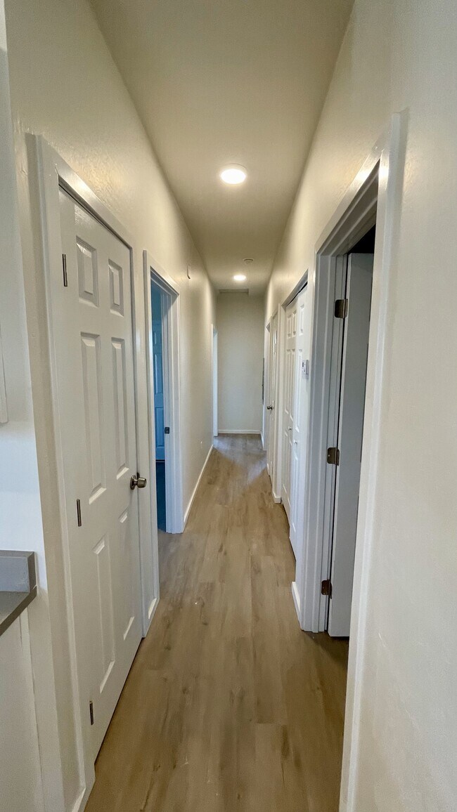 Building Photo - 625 E Doris St