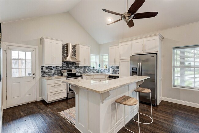 Building Photo - 2521 Benbrook Blvd