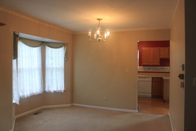 Building Photo - 324 Forest Dr