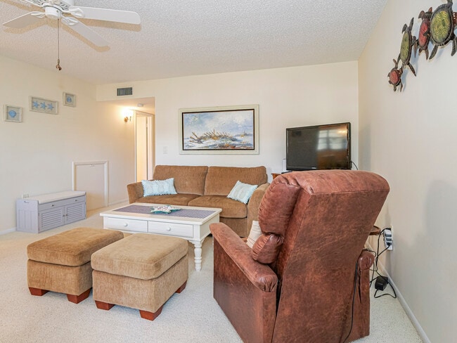 Building Photo - 5400 Jimmy Buffett Mem Hwy