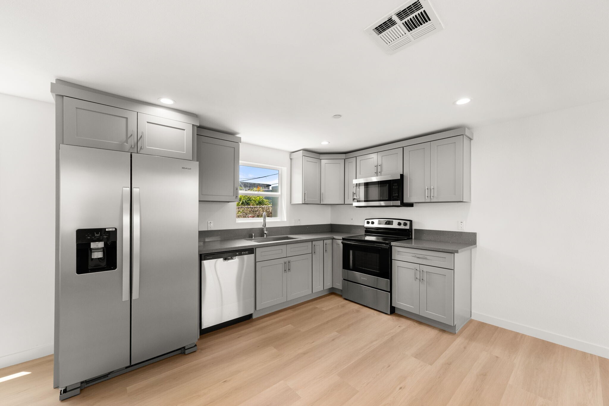 Building Photo - 1031 W 91st St