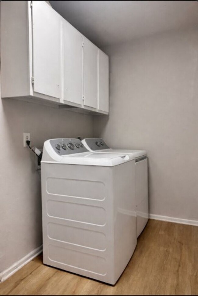 Building Photo - For Rent: Beautiful Single-Family Home in Seguin