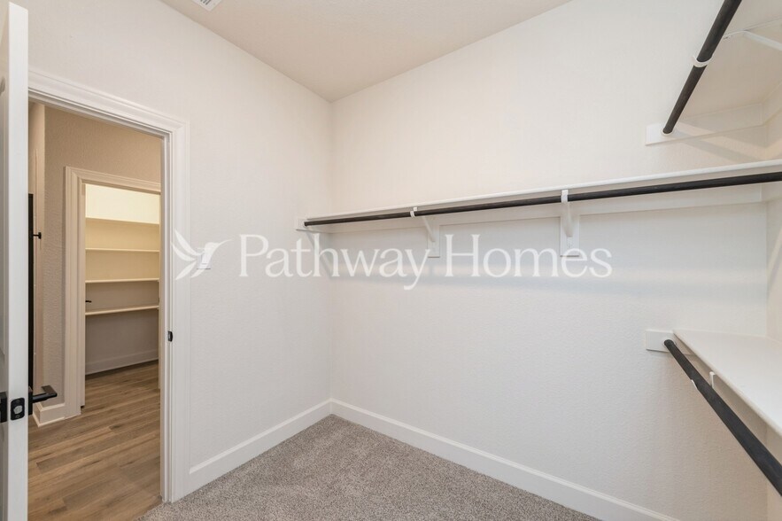 Building Photo - 628 Brookside Dr