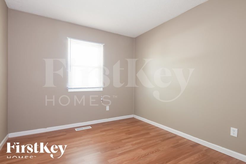 Building Photo - 9553 Winkler Dr