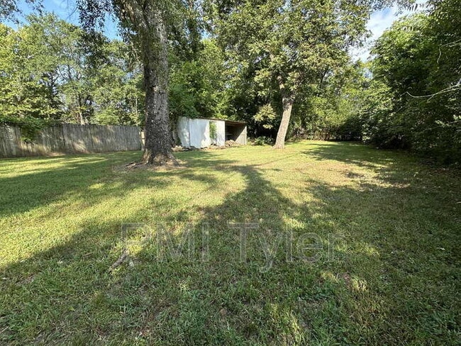 Building Photo - 427 Turkey Creek Dr