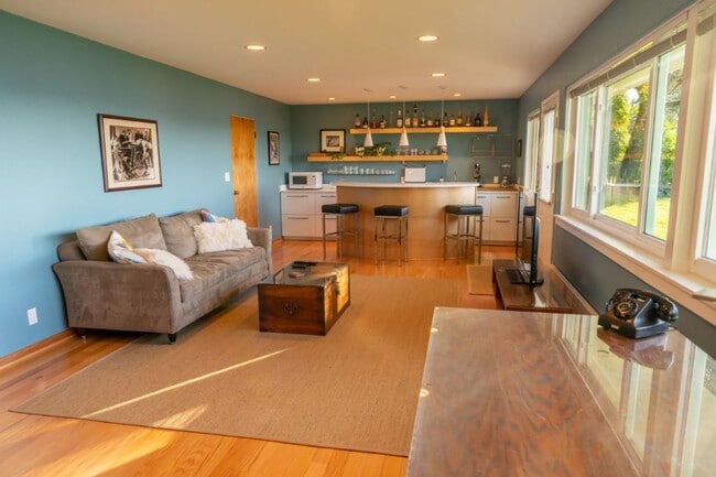 Building Photo - 3bd/1.5ba Burien House