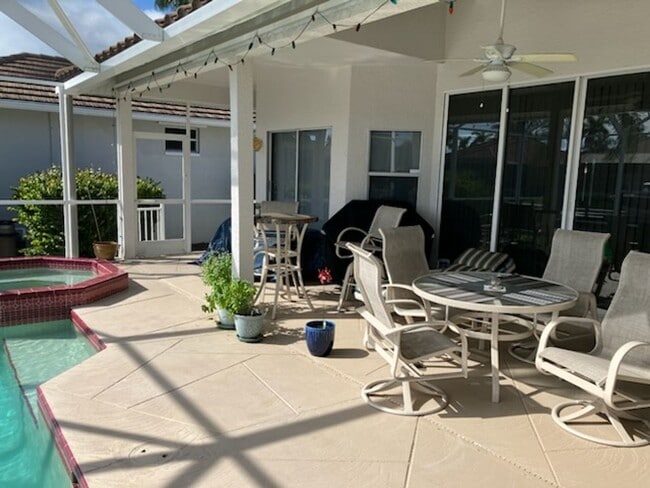 Building Photo - Home