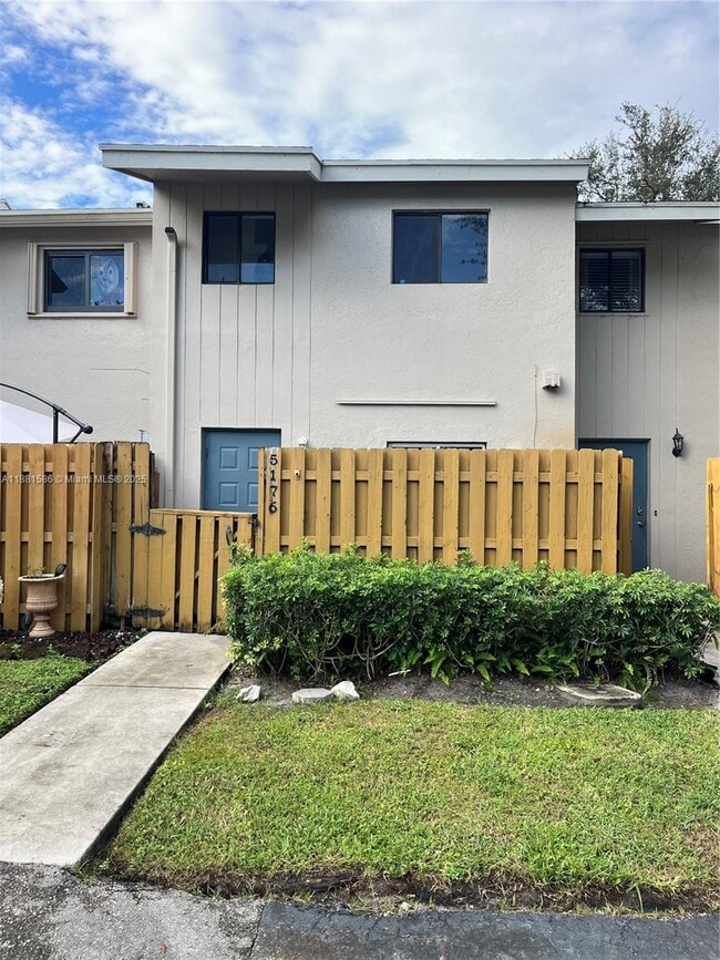 Building Photo - 5176 S University Dr