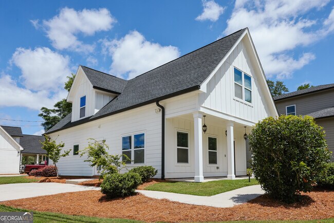 Building Photo - 499 Little Oak St