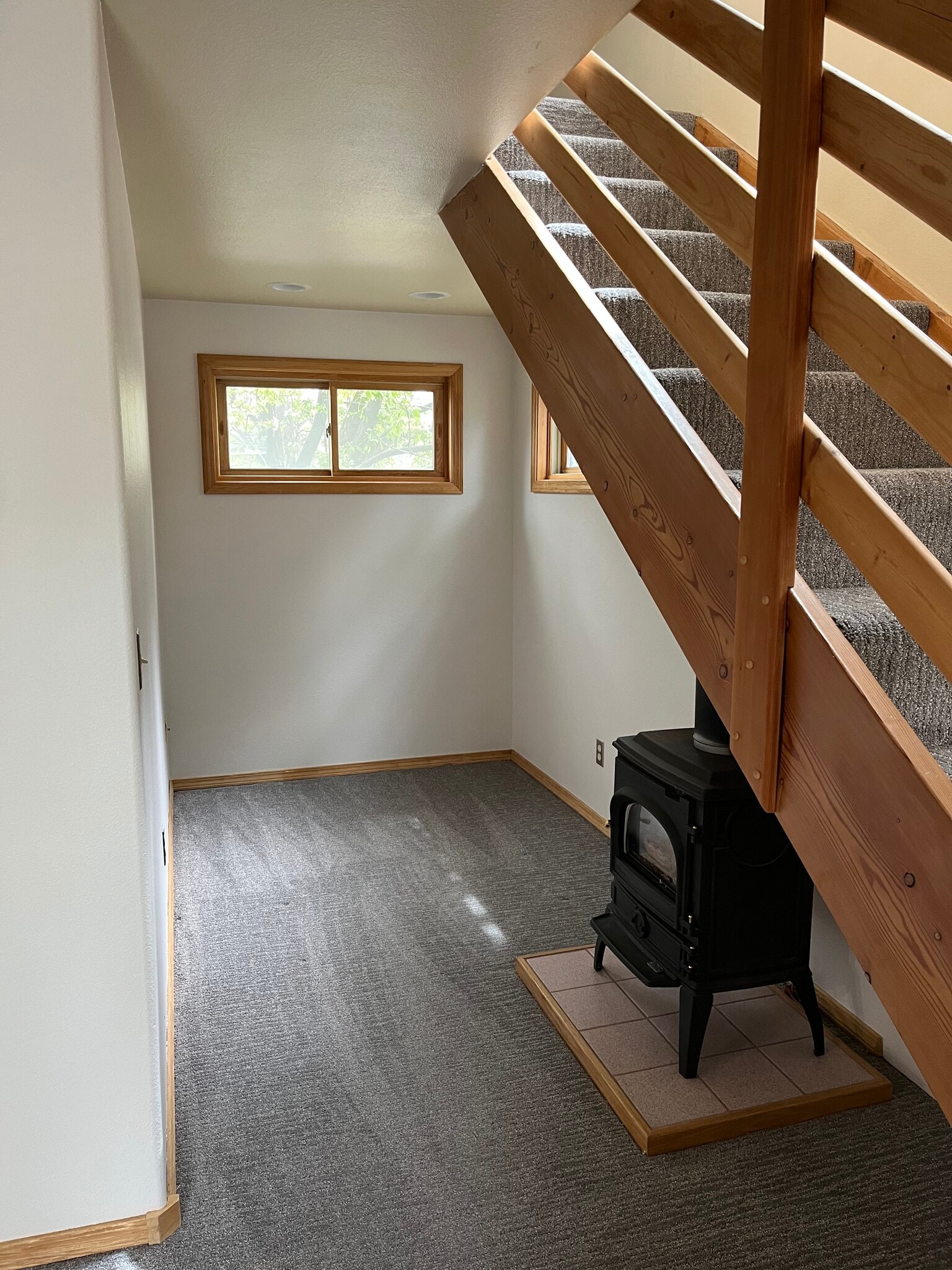 bonus area under stairs - 620 N Davis St