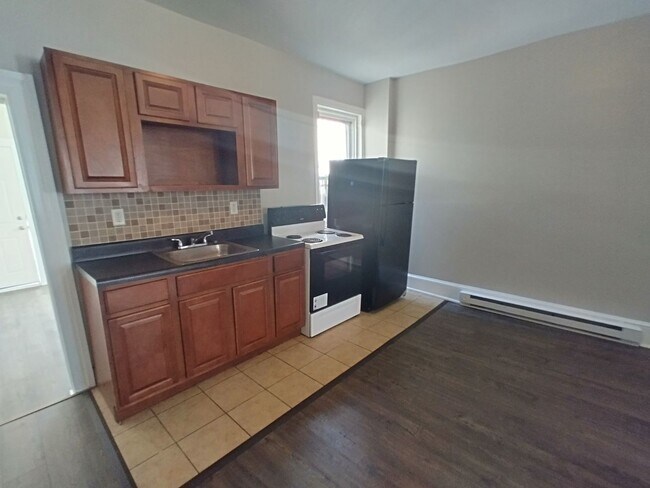 Building Photo - Spacious West Philly Home