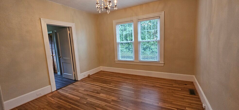 Master bedroom - 2818 Masonic Dr