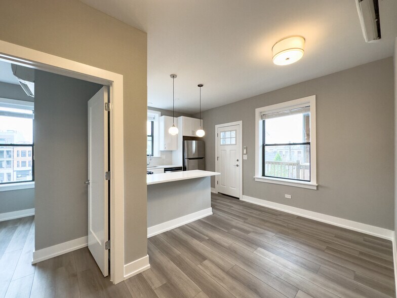 Building Photo - 3951 N Janssen Ave